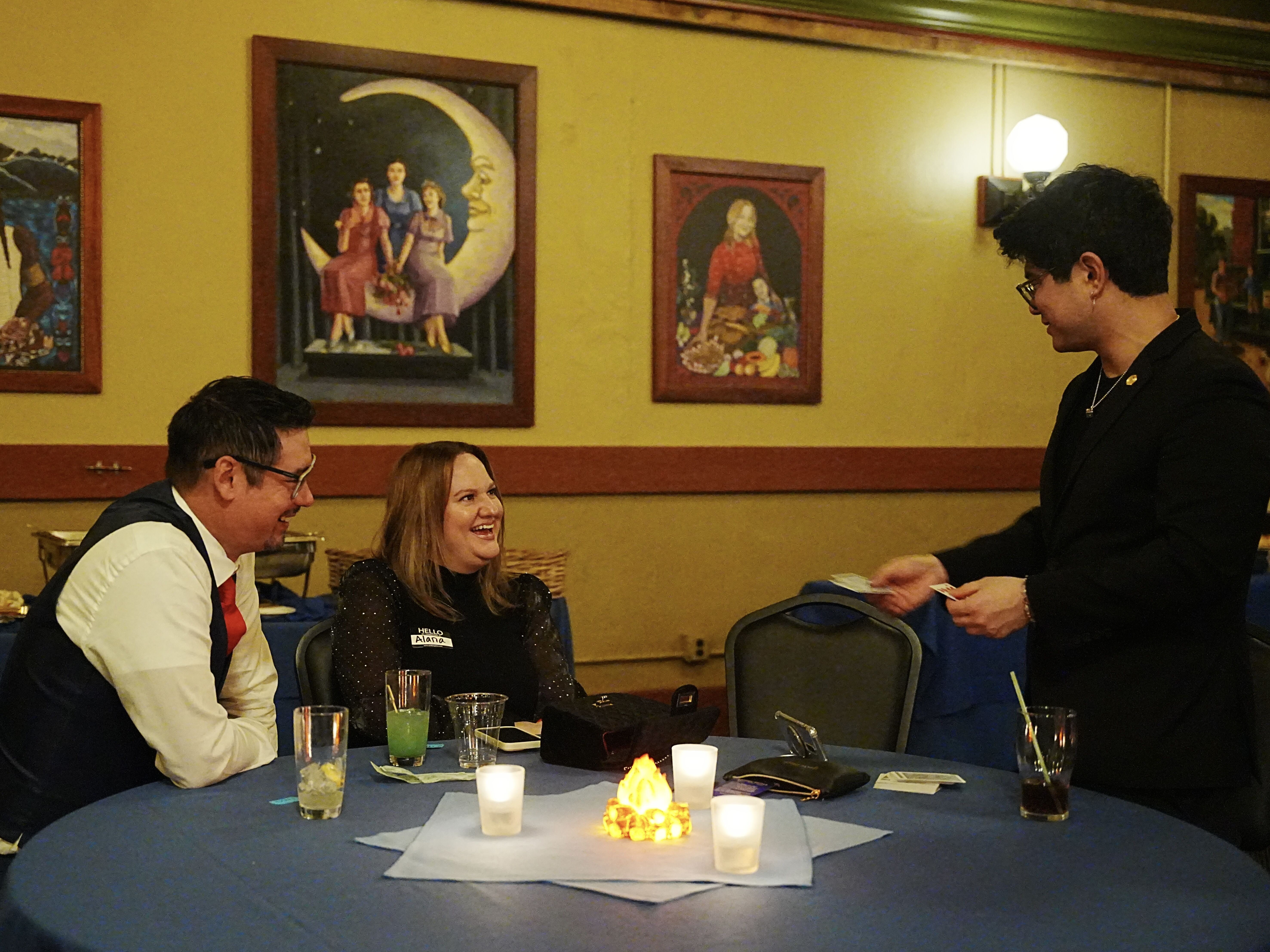 Personable magician makes audience happy